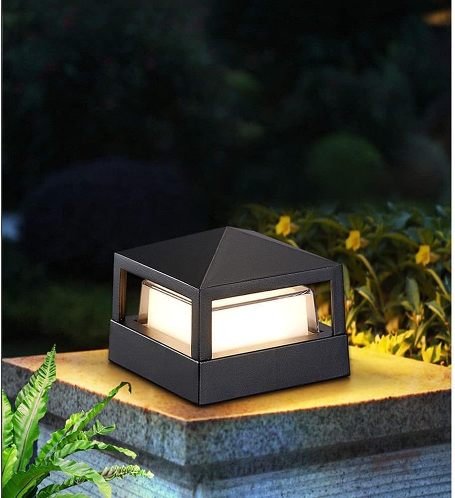 مصباح خارجي عصري بتقنية LED، وحدة إضاءة للحدائق بتصميم عمودي ولون أسود، مقاوم للماء. المادة: بلاستيك.